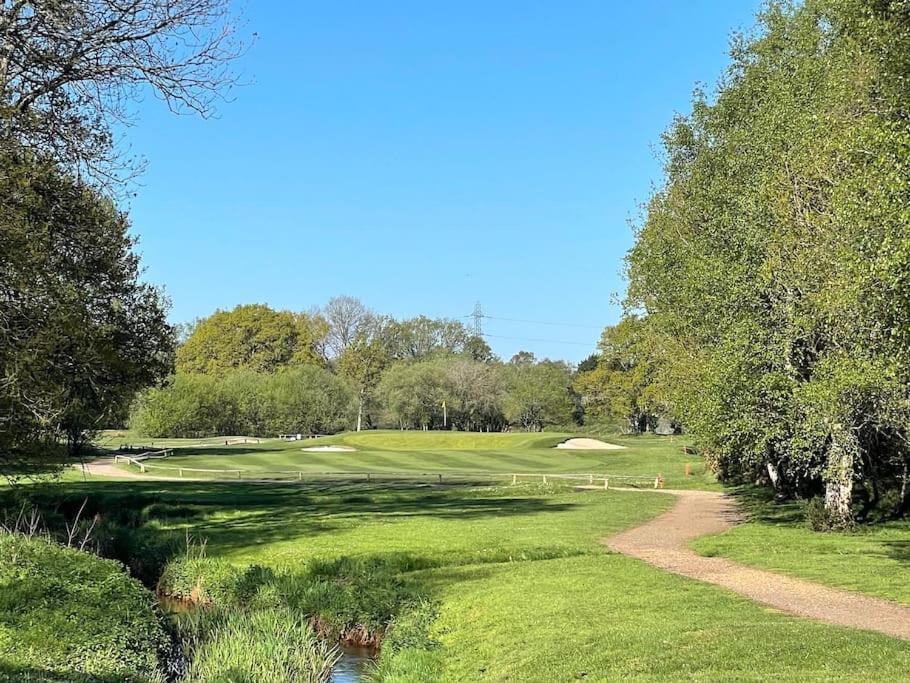 The Dolman At Ferndown Forest Golf Course Dış mekan fotoğraf
